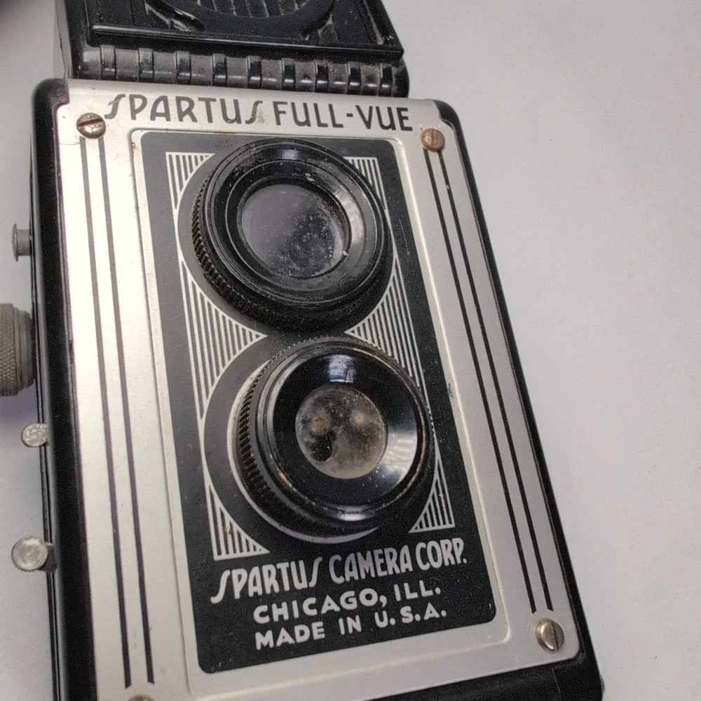 Vintage Spartus Full-Vue Box Camera 120 Film Top View Chicago Made In The USA